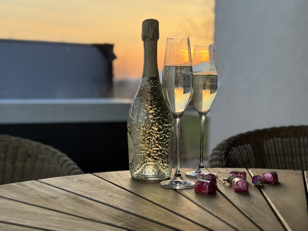 Szentendrei Öregvíz Vendégház terasz jakuzzival pezsgővel.