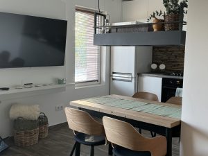 Szentendrei Öregvíz Vendégház étkező, konyha.