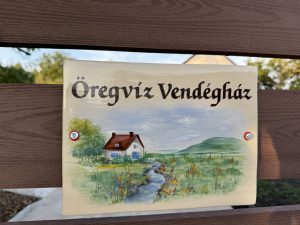 Szentendrei Öregvíz Vendégház kaputábla