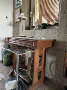 Szentendrei Öregvíz Vendégház dolgozó asztal.