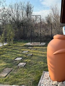 Kültéri zuhanyzó az Öregvíz Vendégházban.